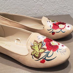 Madden Girl Embroidered loafer size 6.5
